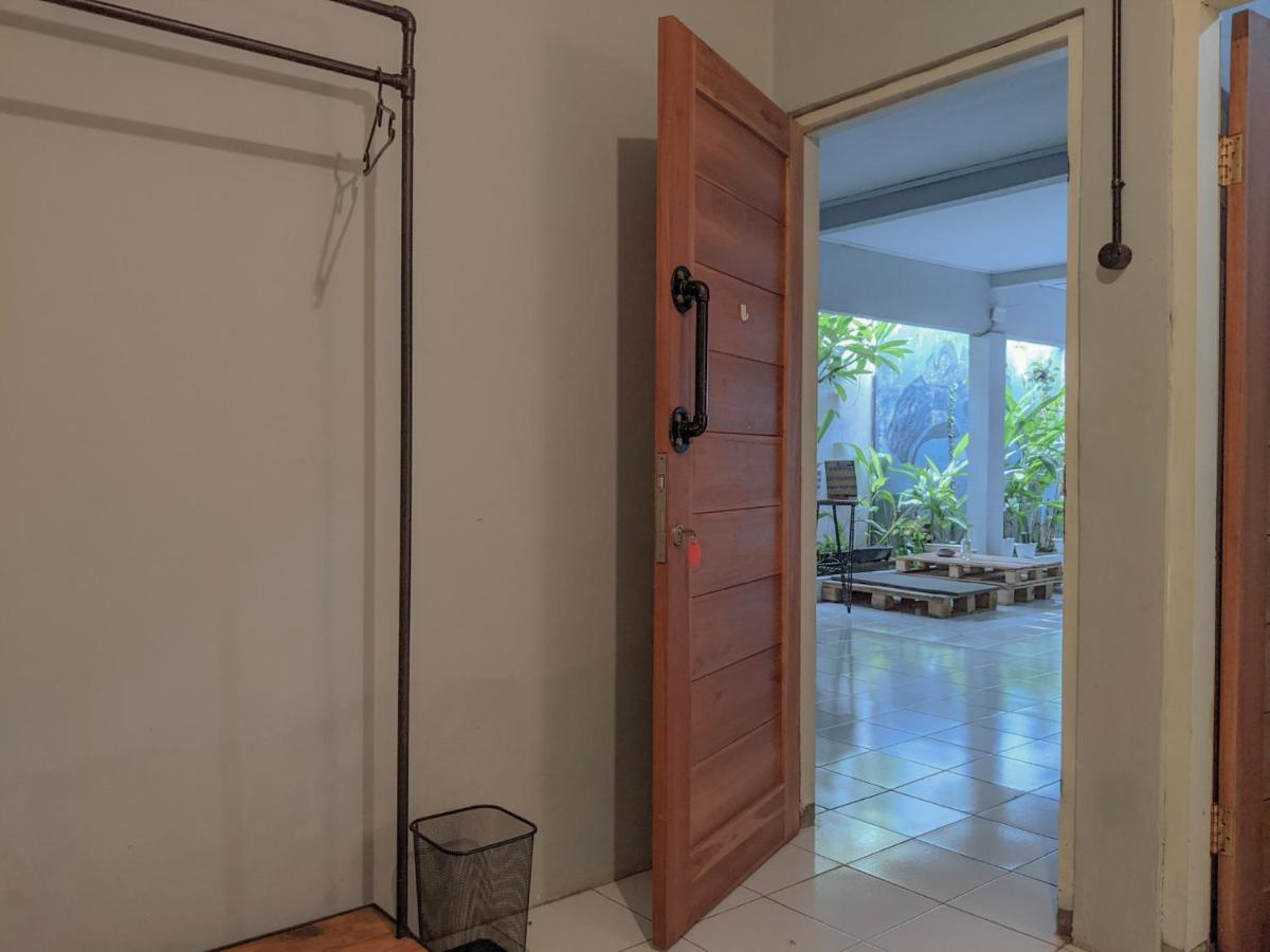 יוגיאקרטה Reeneo Guesthouse מראה חיצוני תמונה