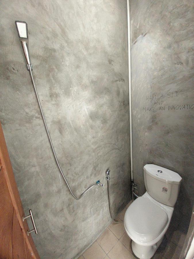 יוגיאקרטה Reeneo Guesthouse מראה חיצוני תמונה