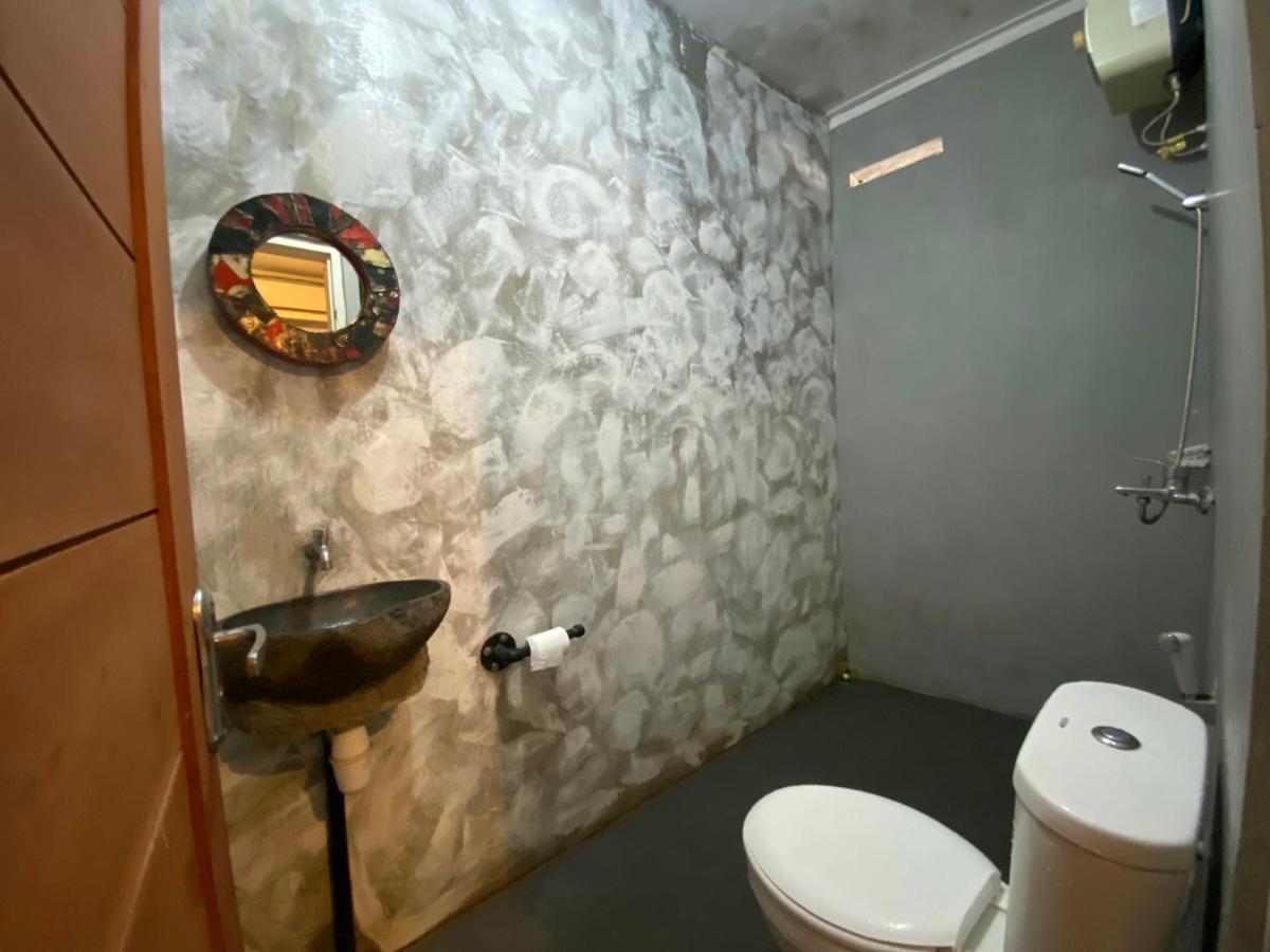 יוגיאקרטה Reeneo Guesthouse מראה חיצוני תמונה