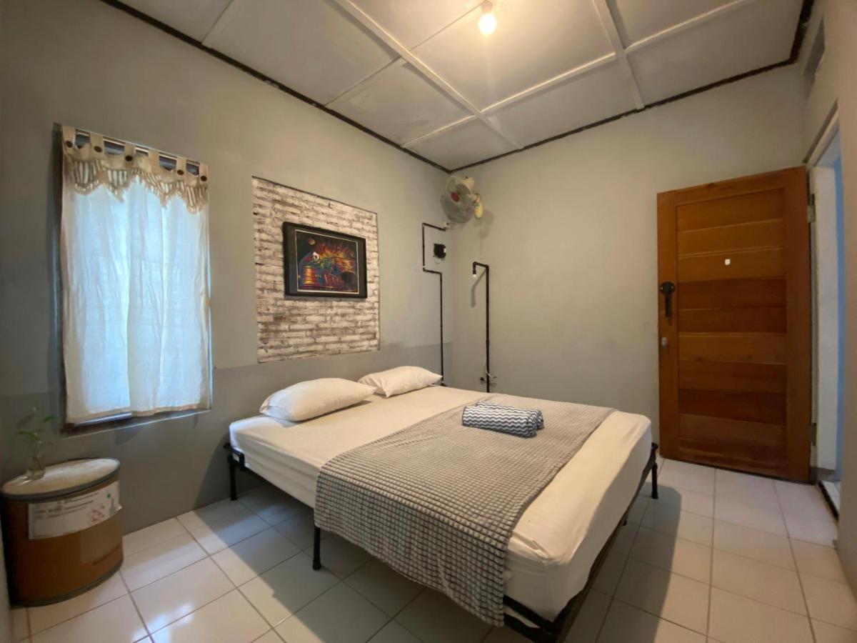 יוגיאקרטה Reeneo Guesthouse מראה חיצוני תמונה